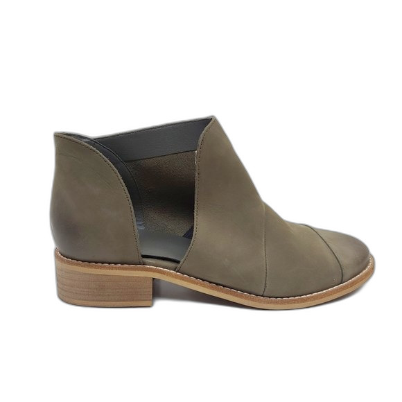 Crevo Shoes - Crevo Women's Distressed Sage Green Leather Coralie Chelsea Booties Size 8